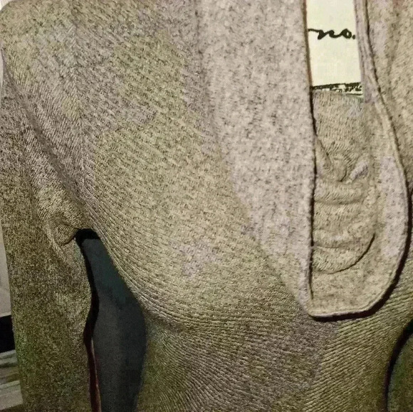 By & By Womans Top Size XS - Picture 5 of 11